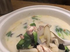 -泉畔人家·老济南经典鲁菜(大明湖店)