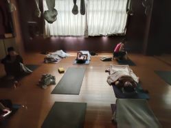 -威思丽高温瑜伽会馆