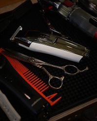 -IMUSE BARBER SHOP