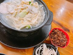 -丽虹云南过桥米线(兴工街店)