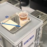 无锡探店 首家KAWS主题工业风咖啡馆「潮蓝藏库X0402」