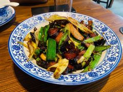 大蒜炒腊肉-兰边碗(鼓楼店)