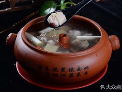 -花馬肆.云南过桥米线(汉神购物广场现场熬汤店)