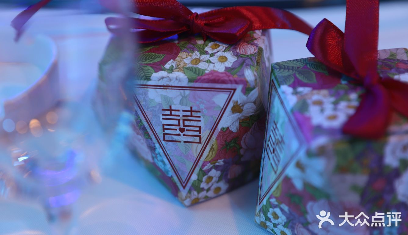 传统婚宴一般是由结婚的双方分别单独举办,随着时代的发