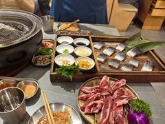 -围炉肉舍•炭烤活鳗•丹东海鲜烤肉(步行街店)