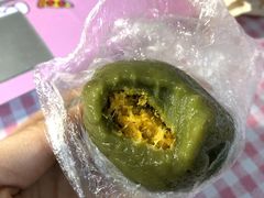 咸蛋黄肉松青团-同济大学本部学苑饮食广场