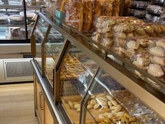 面包甜点陈列柜-玛尔哈巴·塔塔尔糕点(华侨小区店)