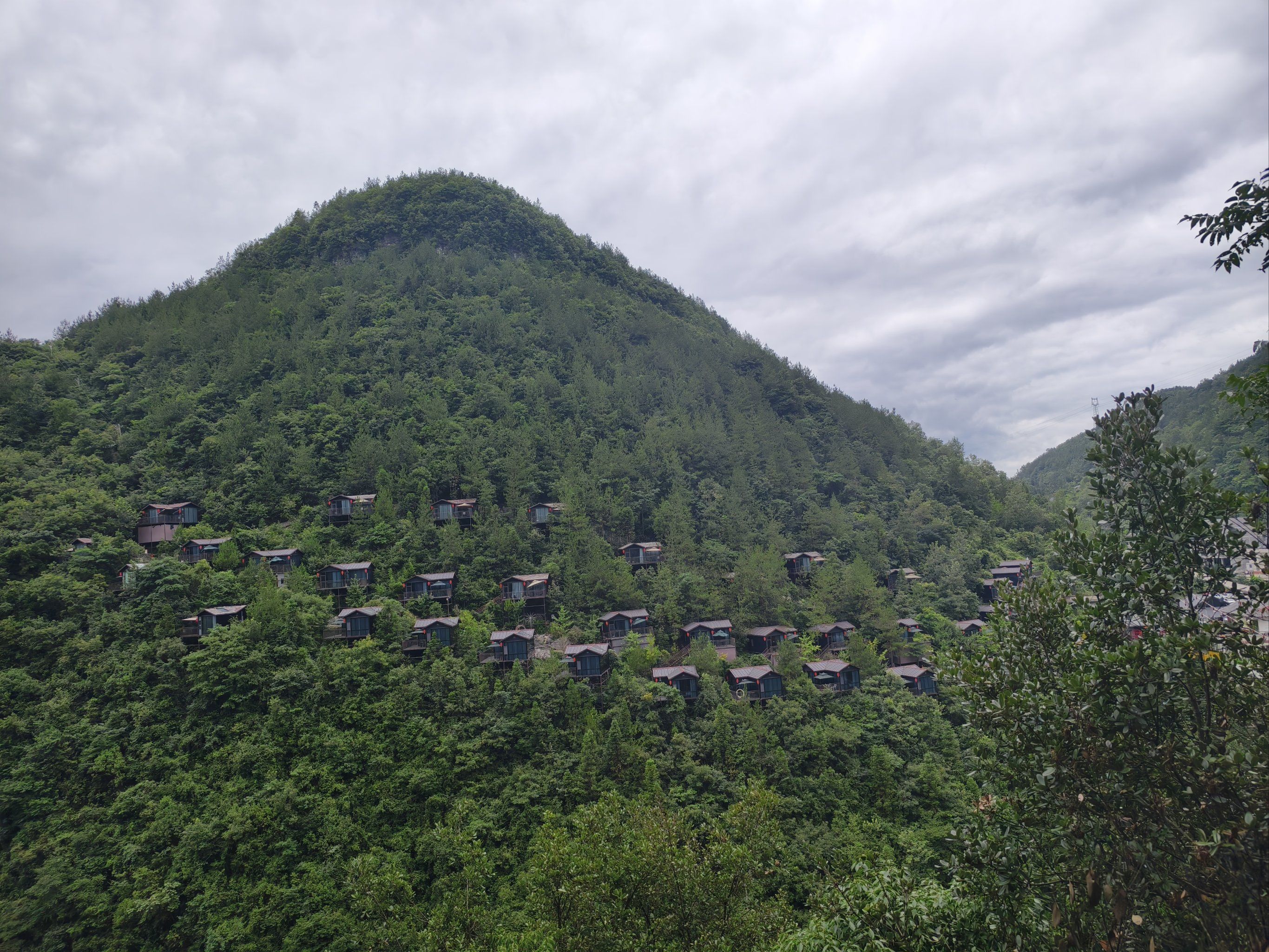 「地心谷.崖舍酒店」
99环境介绍
