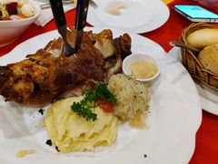 德式烤猪肘配酸菜土豆泥-申德勒加油站西餐厅(日坛路总店)