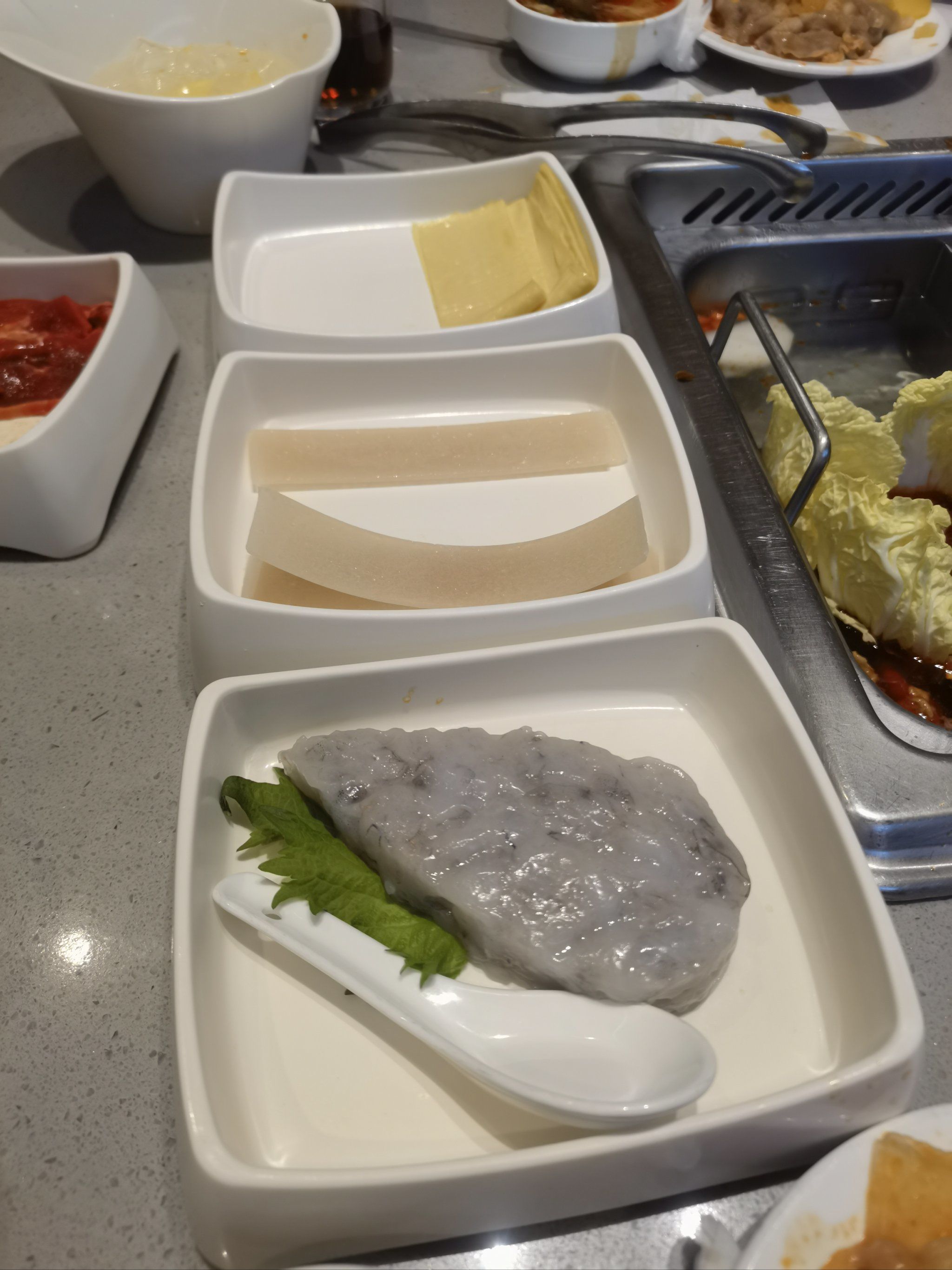 海底捞服务太棒了,菜品新鲜口味很好,经常