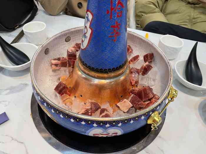 苏鲁锭冰煮羊(恒峰步行街店)-"在恒峰步行街负一层最里面,西西弗的