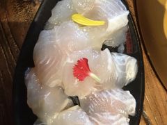 -老牌坊云南鱼豆花火锅(爱建店)