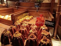 雪山巧克力开心果可露丽面包-B&C黄油与面包·THE GARDEN BAKERY概念店(世纪汇店)