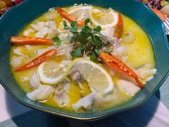 花开酸汤鱼虾跳-蜜桃花开·中西融合菜E&W(南长街店)