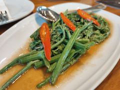 -Chom Cafe and Restaurant