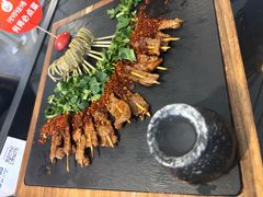 -何师烧烤·小龙虾·江湖川菜·精酿啤酒(中铁西城店)