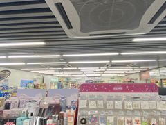 -全家便利店(莲花池东路店)