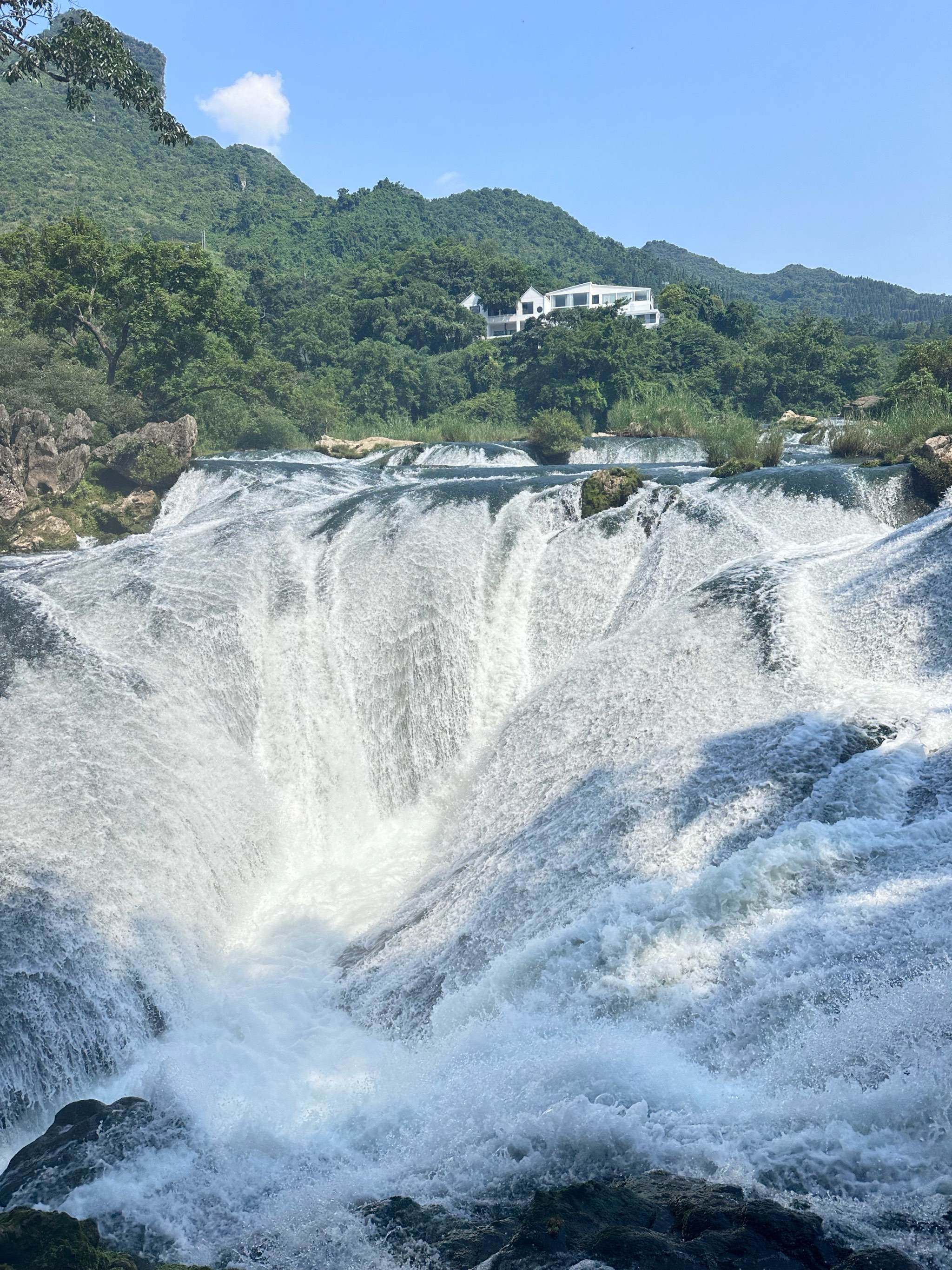 红果树大瀑布图片