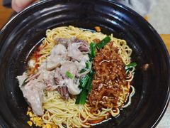 -鸿浩扒猪脚米线