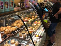 面包甜点陈列柜-星巴克(北京南站第三店)