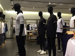 -URBAN REVIVO(高德置地广场·春广场店)
