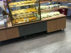 面包甜点陈列柜-面包新语(滨湖万达店)