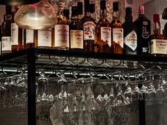 -FOUR PLAY BAR