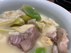 江南腌笃鲜-甬妈妈湖畔里餐厅(唐山南湖旅游景区店)