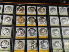 -毛泽东像章珍藏馆