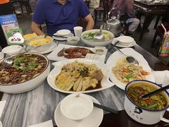 小锅米线-蔼若春.传承三十年云南菜(金碧公园店)