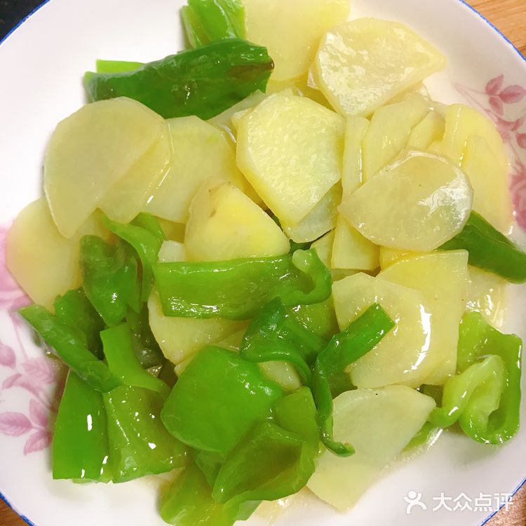 清清白白的土地炒青椒，简单易做。