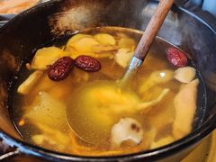 武定母鸡炖野生菌-半山腰·云南菜(侨福芳草地店)