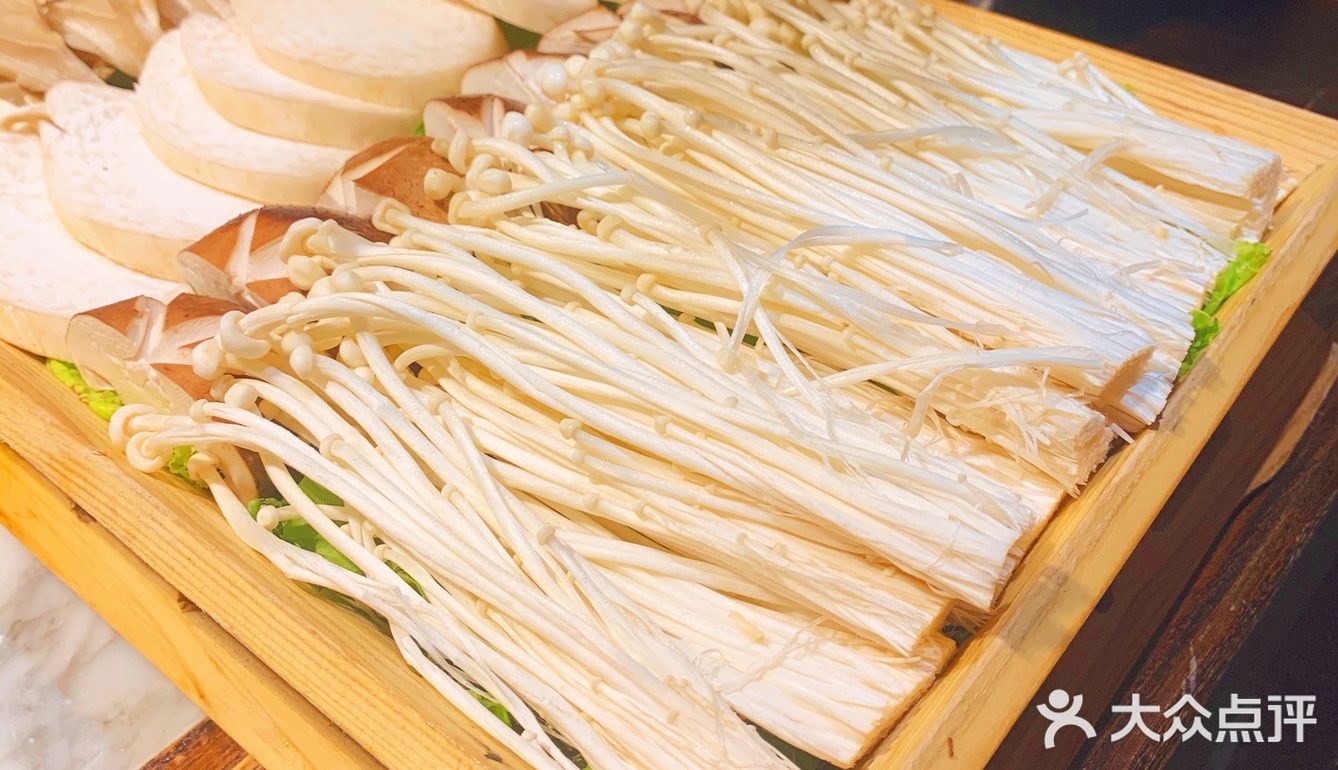 边涮肉边喝汤的火锅店