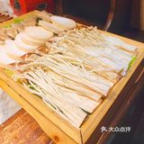 边涮肉边喝汤的火锅店