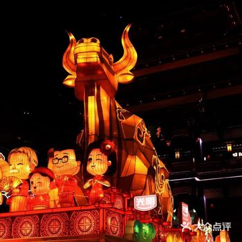 豫园灯会每年年末都会举办的活动 整个灯会以传统灯展