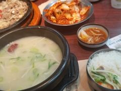 牛膝骨雪浓汤-神仙雪浓汤(明洞店)