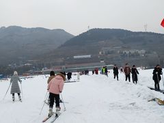 -济南卧虎山滑雪场
