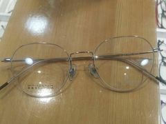 -MiRi眼镜连锁·蔡司·尼康控优点合作店(莘庄店)