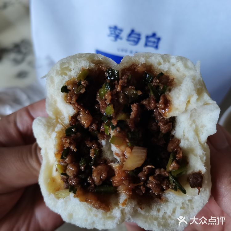 皮薄馅大的包子