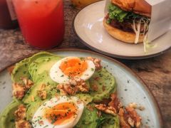 牛油果煮蛋吐司-RAC BAR(安福路店)