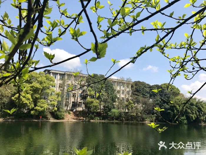 重庆文理学院(星湖校区)教学楼图片