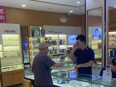 -光明眼镜·蔡司授权(徐泾店)