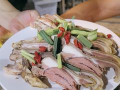 -墨脱石锅椰子鸡•香草鸭•东山羊(大东海店)