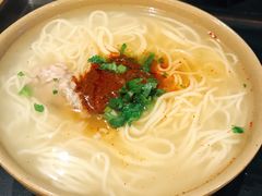 -亮亮面馆(经六路店)