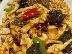 -郑小二山东特色炒鸡店(红小巷店)