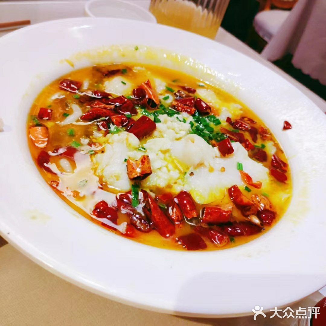 在李嘉嘉旁边，环境还是很不错的，菜品无功无过吧