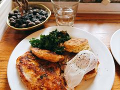 美式鸡排配司康-Egg•Allday Brunch(襄阳北路店)