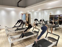 -静待花开瑜伽尊巴会馆