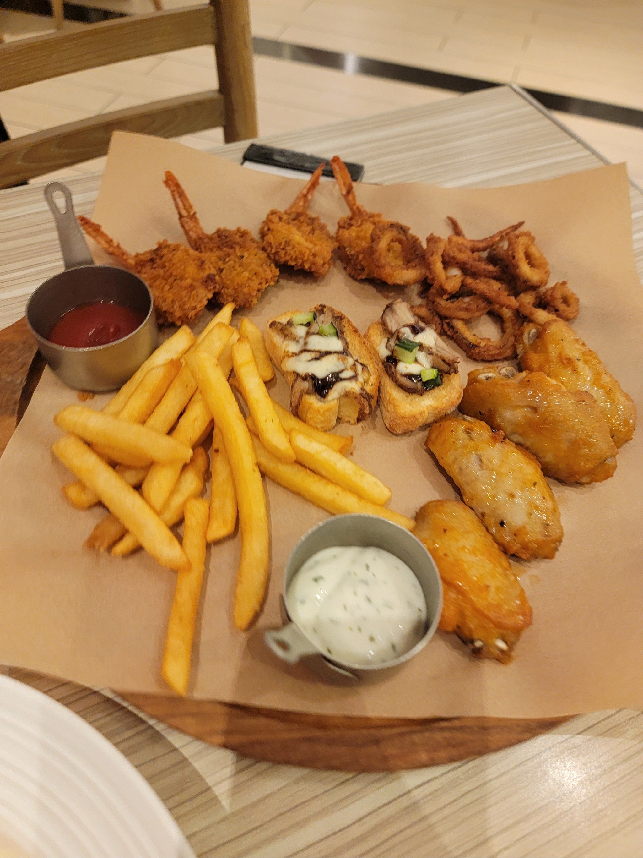 好久没来吃了,这次点了两个小食拼盘,必胜客的小吃yyds