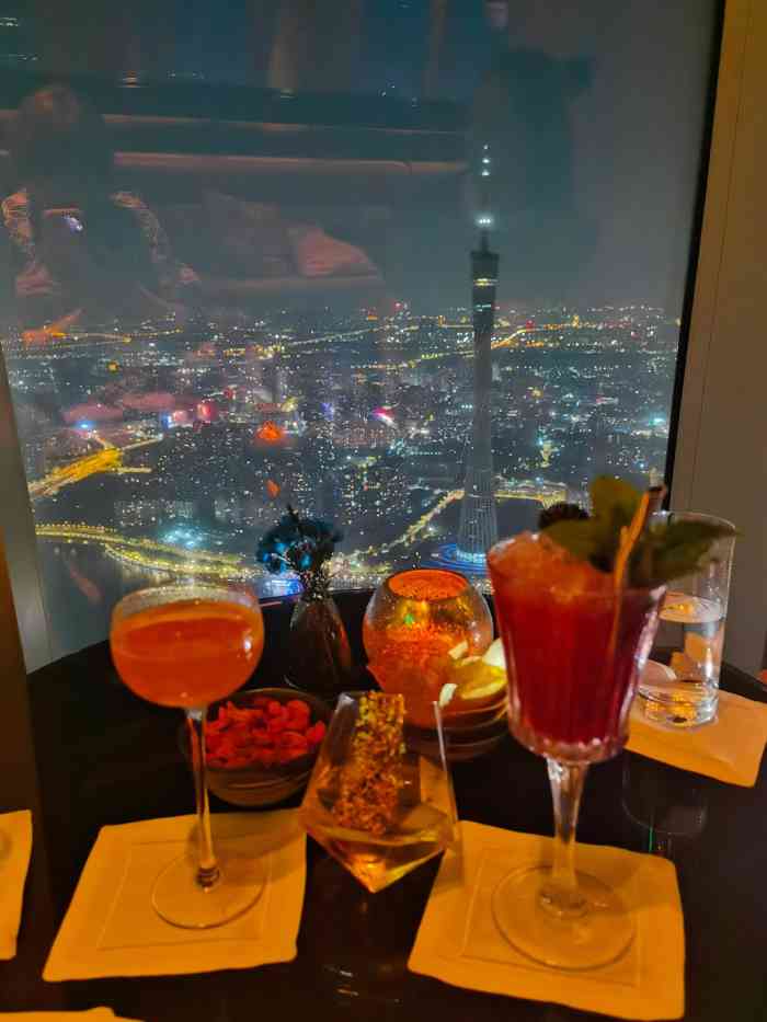 广州四季酒店·tian bar 天吧-"99楼的酒吧,视野非常开阔,上楼大概换